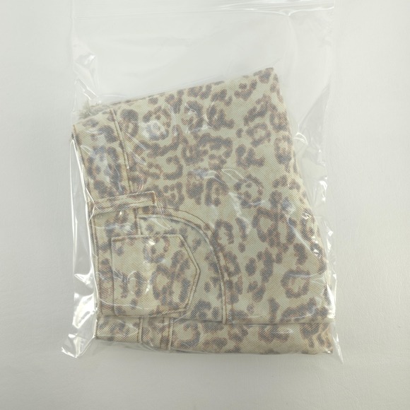 Style Rack Faded Leopard Print Denim Mini Skirt Medium Distressed Animal Mobwife - Picture 8 of 16